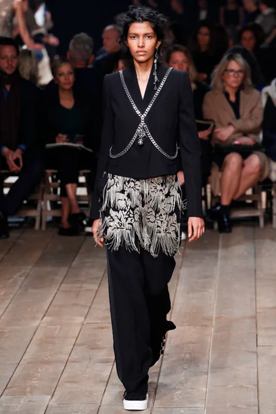 Look 19